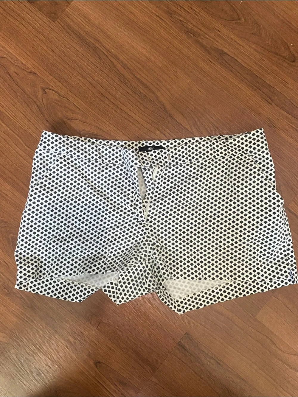 Low rise pattern short - Picture 1 of 2
